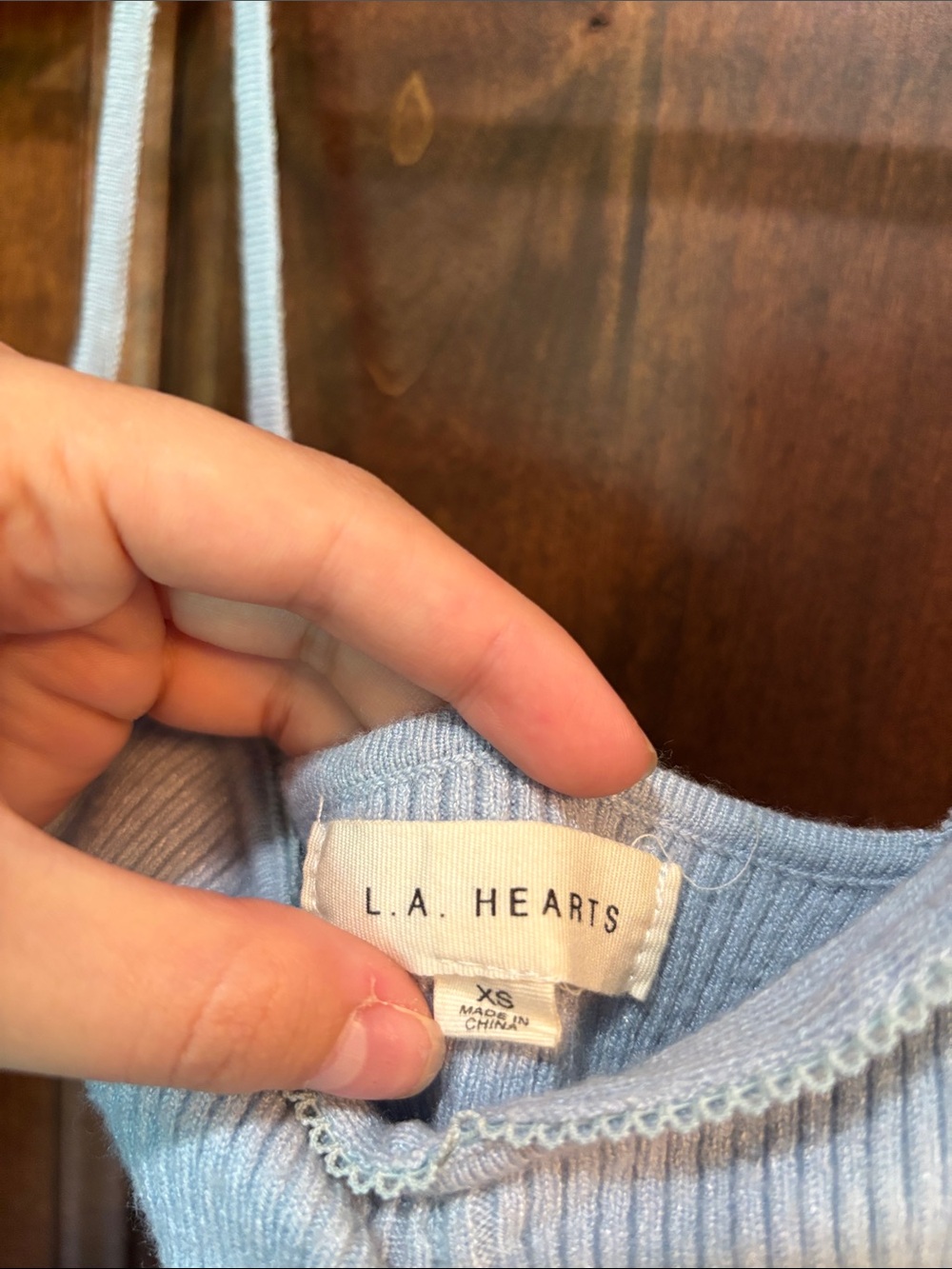 Light Blue Ribbed V-Neck Cropped Cami with Ruched Front - Picture 2 of 4